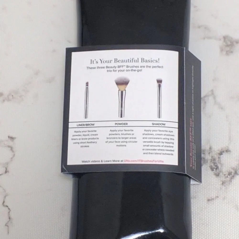 It Cosmetics for Ulta Travel Beautiful Basics Brush Set